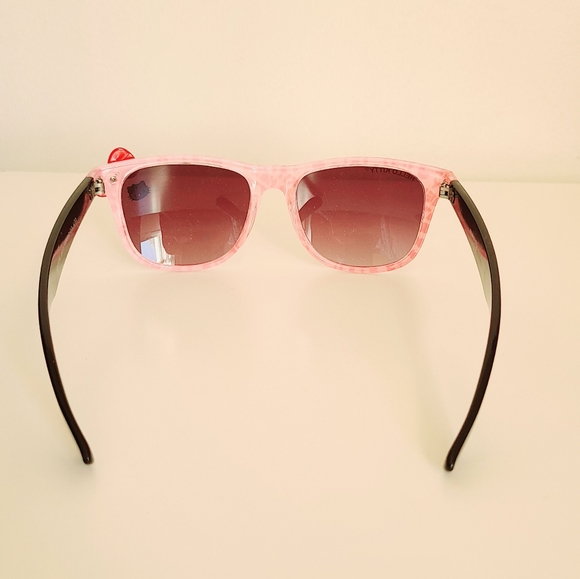 Hello Kitty Sunglasses - Picture 3 of 4
